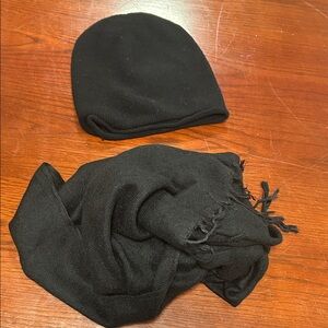 Echo Black Beanie and unbranded Scarf Set. Hat 30% cashmere & 70% wool! mrsp 90$
